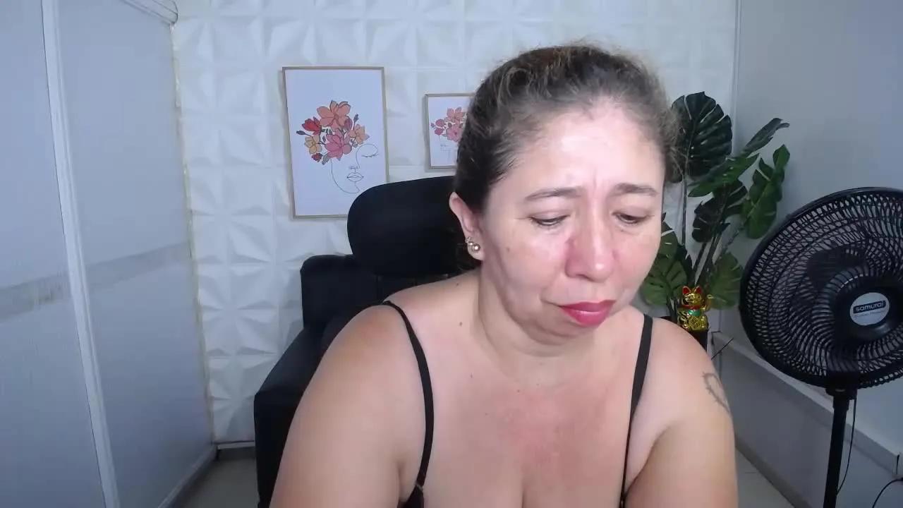 Offline ValentinaMature on Streamray