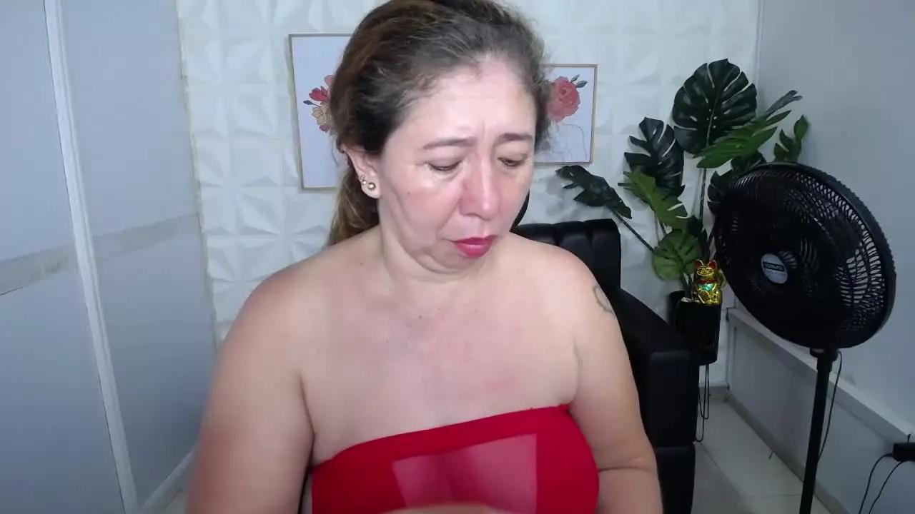 Offline ValentinaMature on Streamray