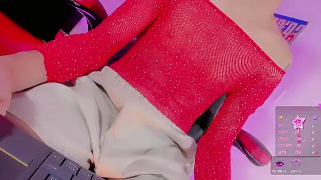 emelly_horny_ on StripChat 