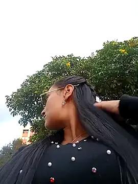 Esmeralda333 on StripChat 
