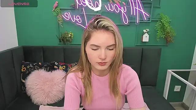 EvelineAmore on StripChat 
