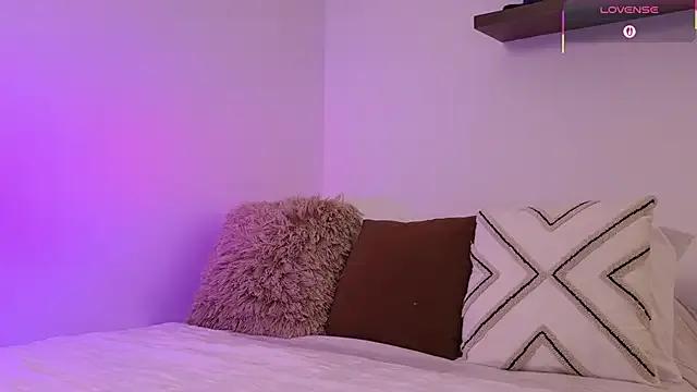 Evelyn__16 on StripChat 