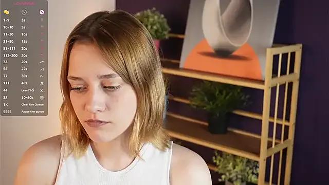 Freechat HollieCollelo on StripChat