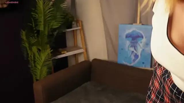 Freechat HollieCollelo on StripChat