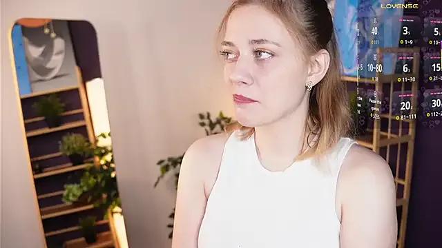 Freechat HollieCollelo on StripChat