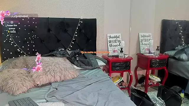 HollyWould__ on StripChat 