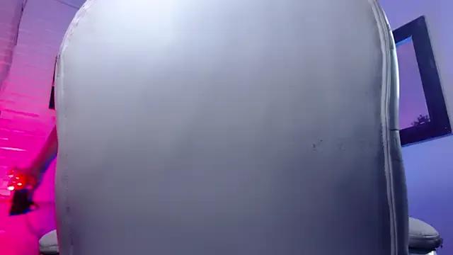 Ivvy_Queen on StripChat 