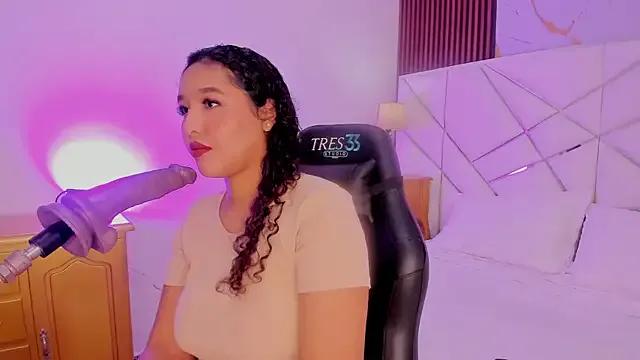 KinkyWhitney on StripChat 