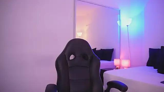 leslie_k on StripChat 