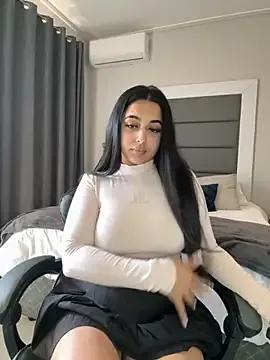 LilMisIndianx on StripChat 