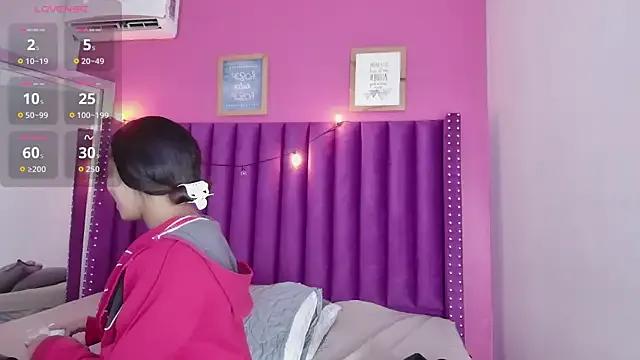 littleebonny on StripChat 