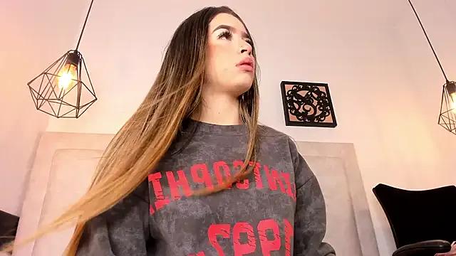 Lola_Blondie on StripChat 