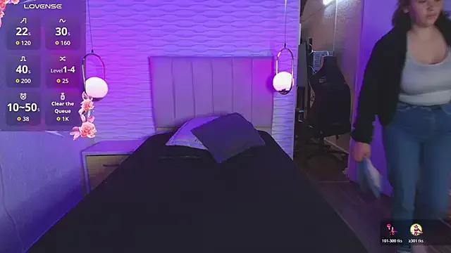 ly_lulu on StripChat 