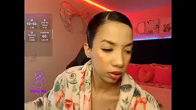 SallyWhitee on StripChat 