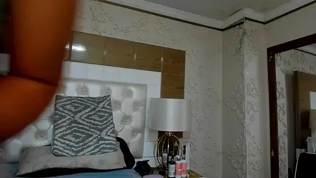 TaraaHot on StripChat 